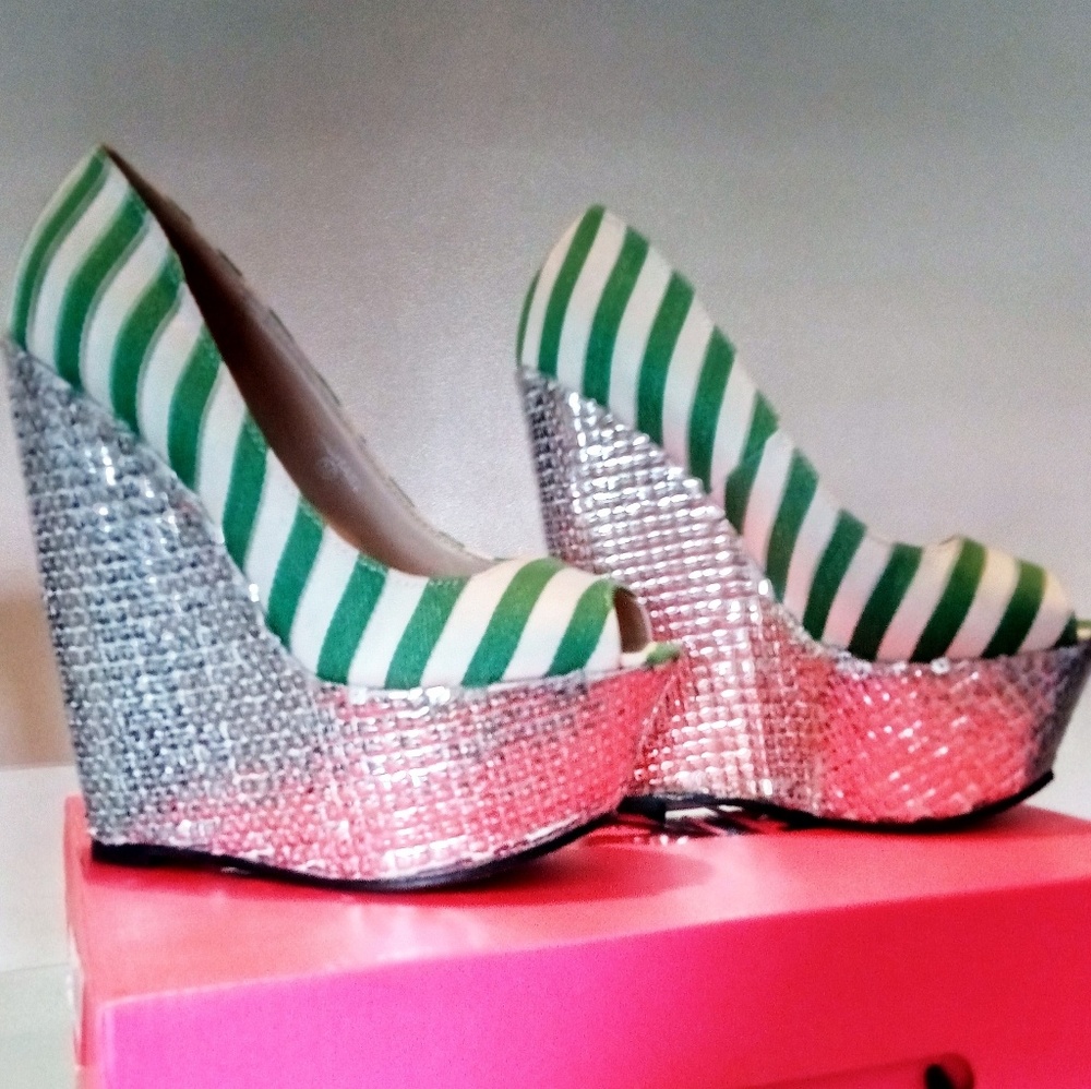 💋 Wedges